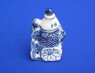 Fine Antique Chinese Blue & White Porcelain Fish Snuff Bottle Signed photo