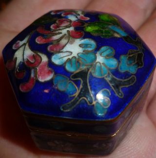 Good Chinese Enamelled Cloisonne Pill Box C19th No Damage Lovely Item photo