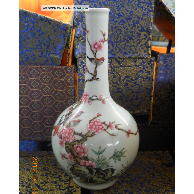Chinese Famille Rose Porcelain Vase,  Qing Dynasty Yongzheng Mark Vases Vases photo