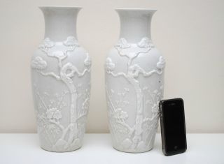 Pair Chinese Antique Republic Period Porcelain White Crackle Clazed Carved Vase photo