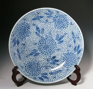 Fine Large Antique Chinese Blue And White Charger Plate With Peony - 18c photo
