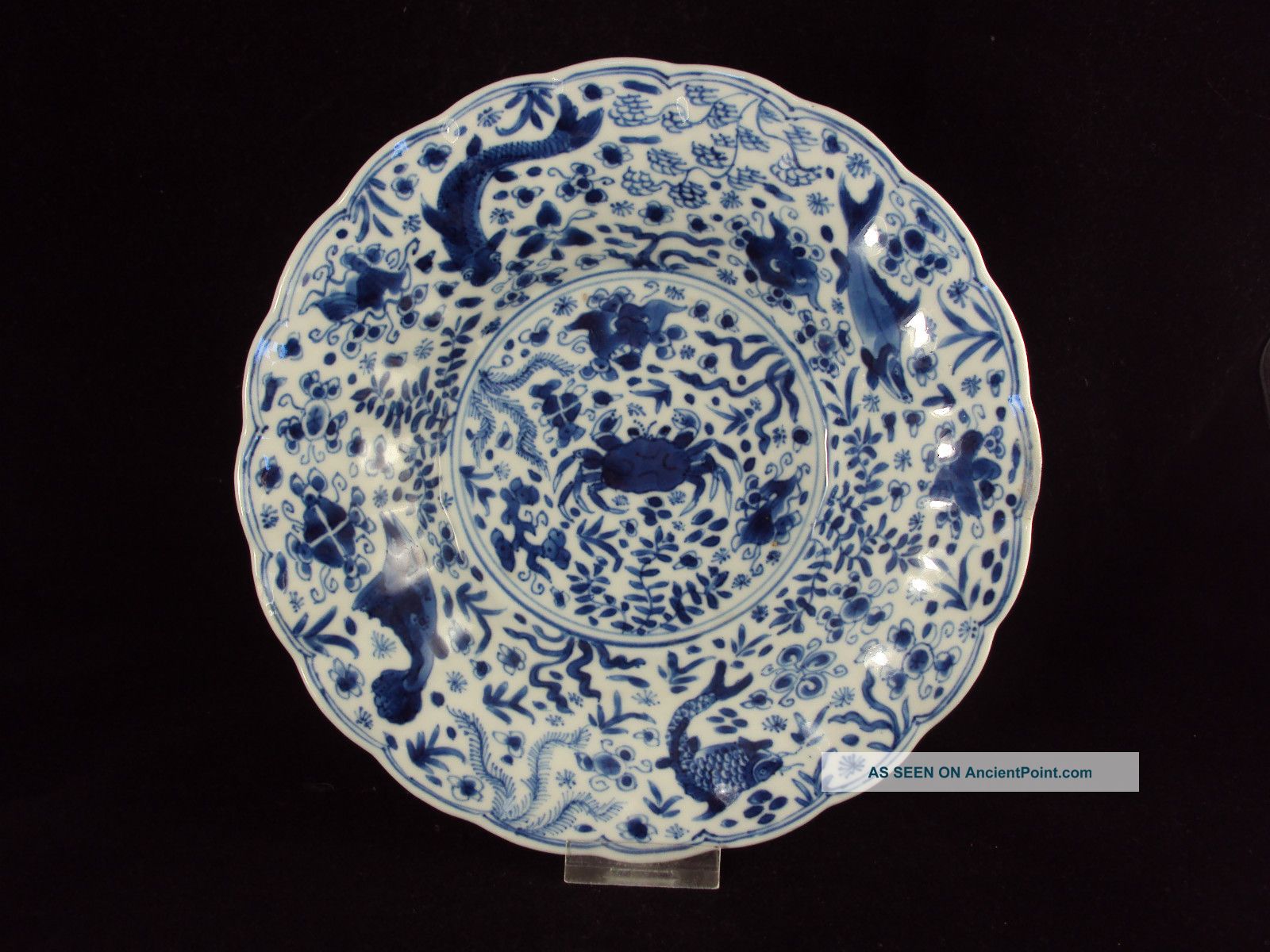 A Stunning Chinese Porcelain Plate,  Kangxi Period,  Several Fish,  Marked Plates photo