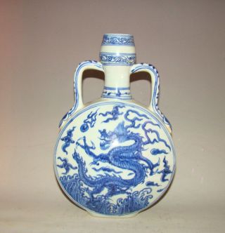 A Chinese Blue And White Porcelain Vase Decorate Dragon photo