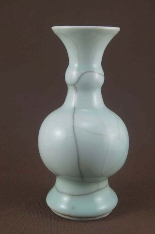 Chinese Porcelain Ge Kiln Vase photo