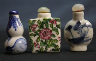 Lot 3x Chinese Antique Porcelain Snuff Bottles 20th Century Or Earlie + Stopper photo