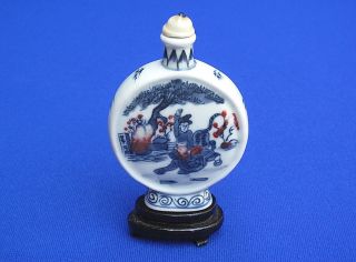 Fine Antique Japanese Blue & White Porcelain Warrior Snuff Bottle Signed photo