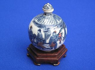 Fine Antique Japanese Blue & White Porcelain Samurai Snuff Bottle Signed photo