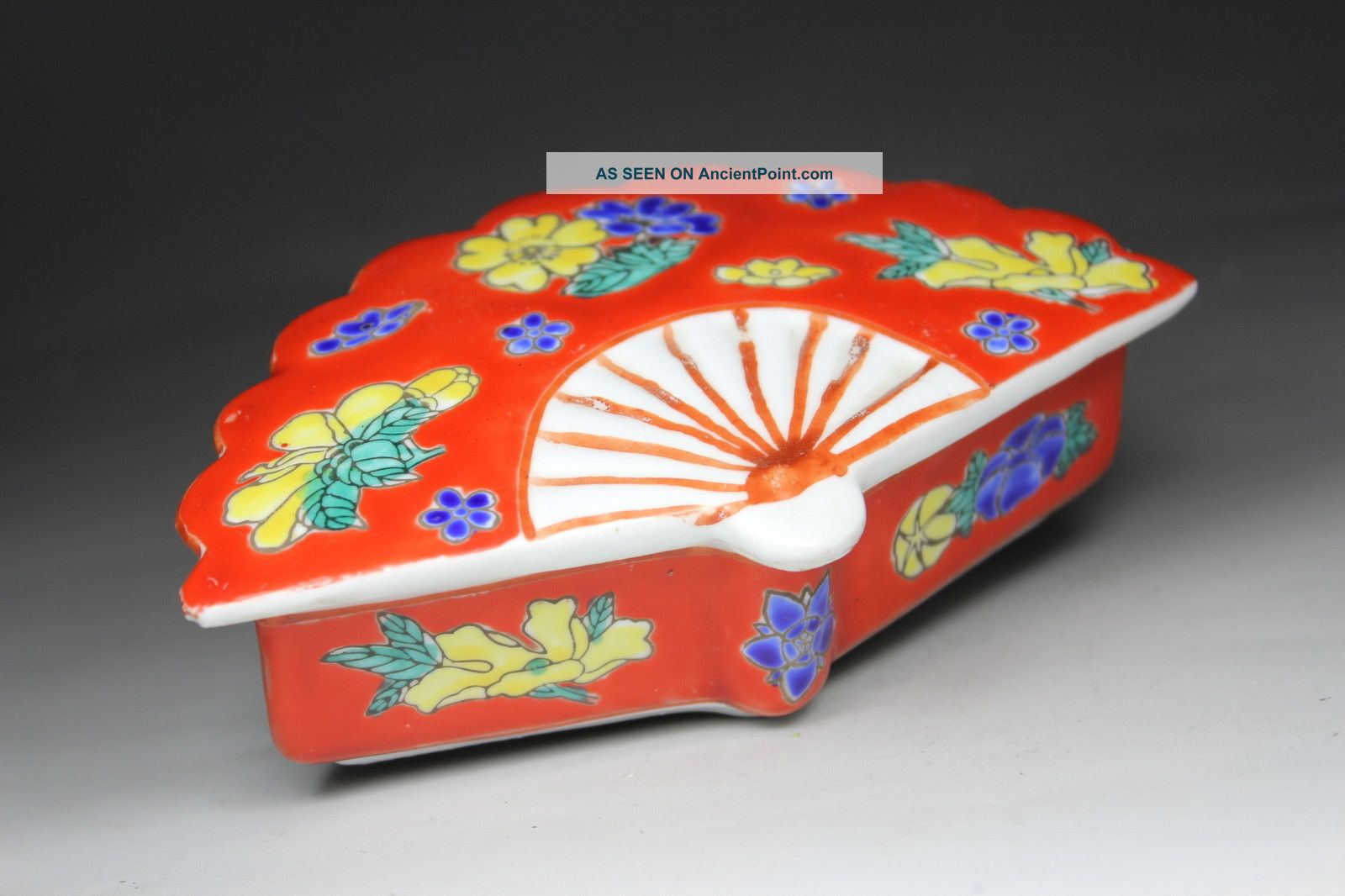 Chinese Handwork Painting Flower Old Porcelain Jewel Box Porcelain photo