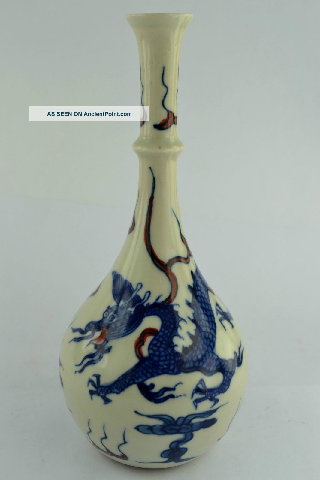 - China Collectibles Old Handwork Porcelain Drawing Dragon Vase Vases photo