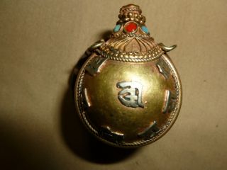 Snuff Bottle Gilt - Bronze And Inlaid Silver Pali Characters photo