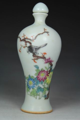 Chinese Handwork Porcelain Flower Old Snuff Bottle photo