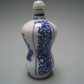 19 - 20 Century Chinese Blue And White Porcelain Gourd Snuff Bottle photo