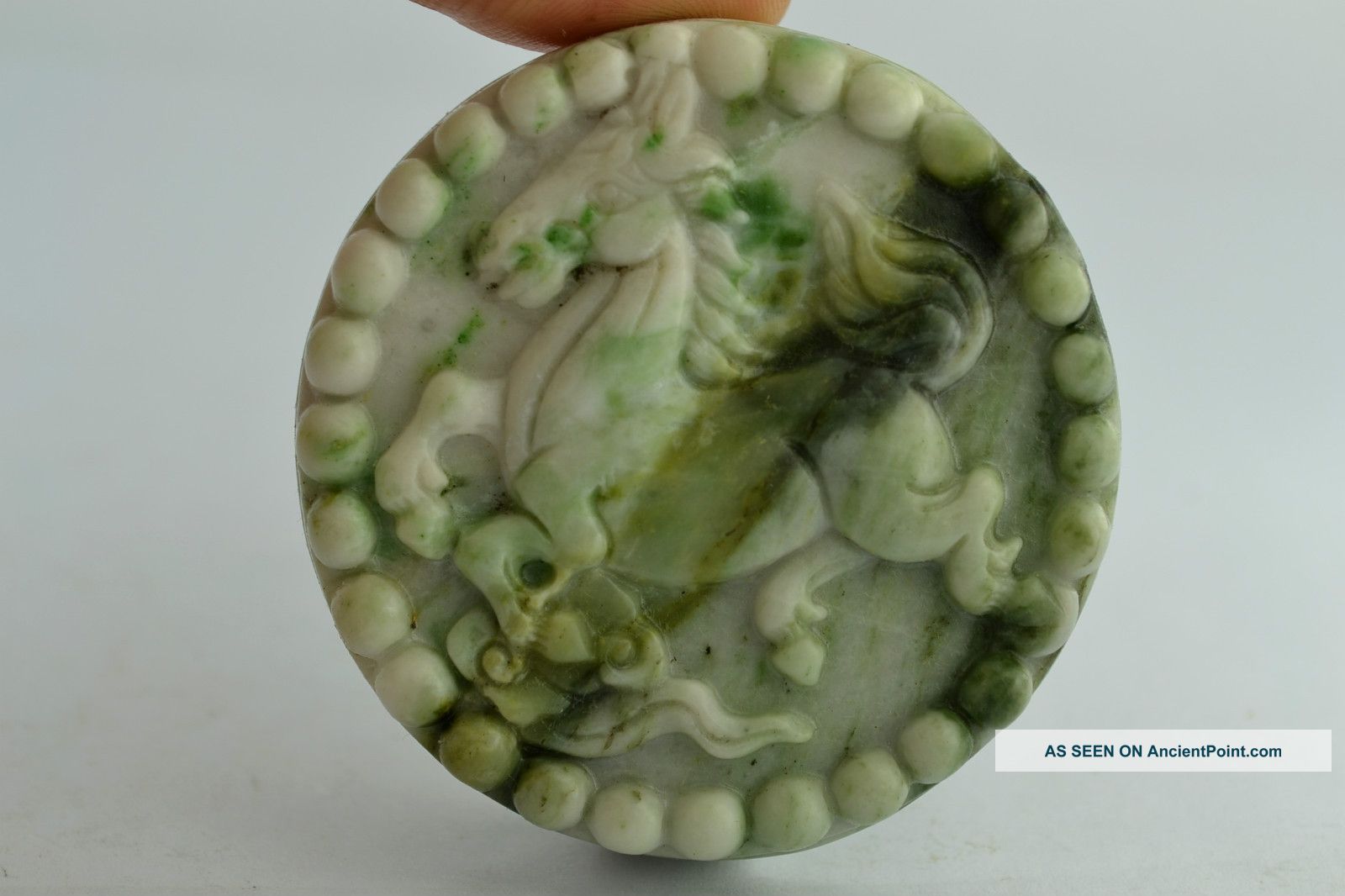 - China Collectibles Old Handwork Jade Carving Horse Belt Buckle Uncategorized photo