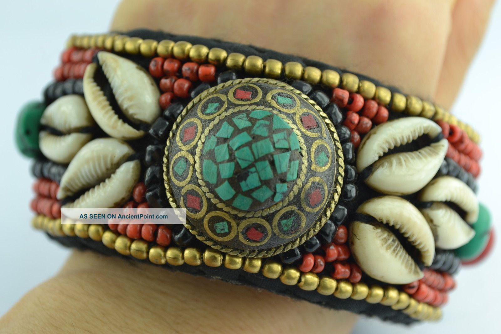 China Collectibles Old Tibet Handwork Coral Turquoise Elastic Exorcism Bracelet Ornaments photo