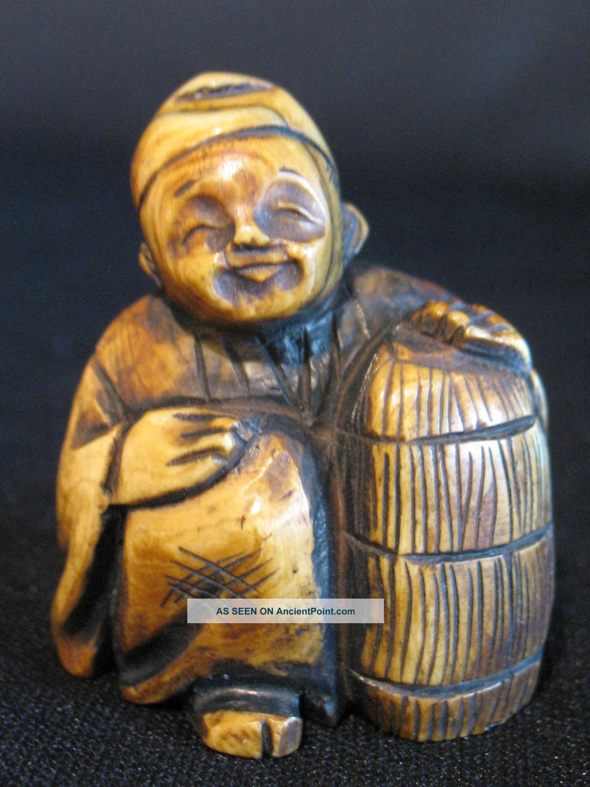 Antique Japanese Stained & Inked Ox Bone 象牙 Netsuke Man W.  A Basket Netsuke photo