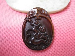 China Folk Classical Jade Stone Carve Auspicious Lucky Monkey Pendant 229 photo