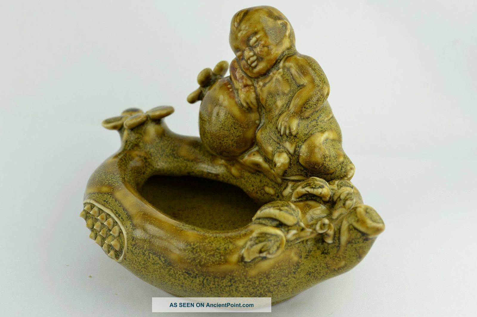 China Collectibles Old Handwork Porcelain Child Figure Brush Water Statue Pots photo