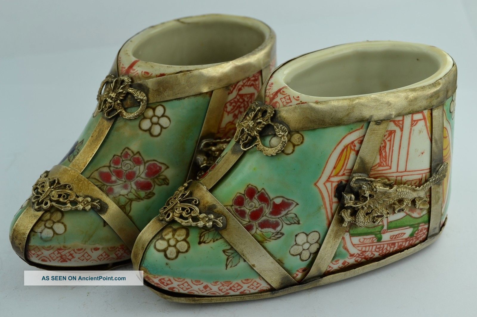 Asian Old Collectibles Decorated Porcelain Painting Figure Pair Shoes Statue Ornaments photo