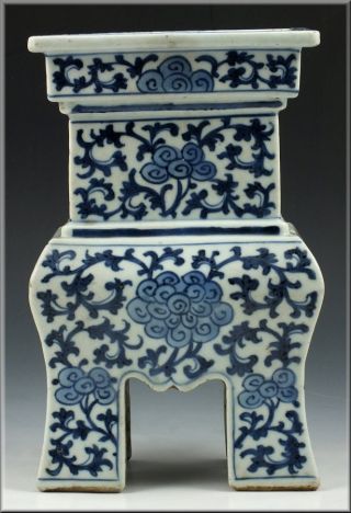 Spectacular Chinese Ming Dynasty Underglaze Blue & White Footed Vase photo