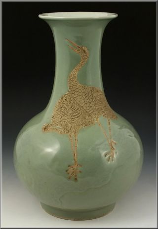 Fine Antique Chinese Qianlong Mark Porcelain Vase W/ Incised Crane photo