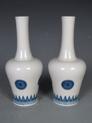 Fine A Pair Chinese Blue & White Porcelain Vases photo