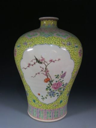A Stunning Chinese Famille Rose Porcelain Vase photo