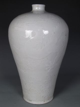 Fine Chinese Rare Purely White Porcelain Dragon Vase photo