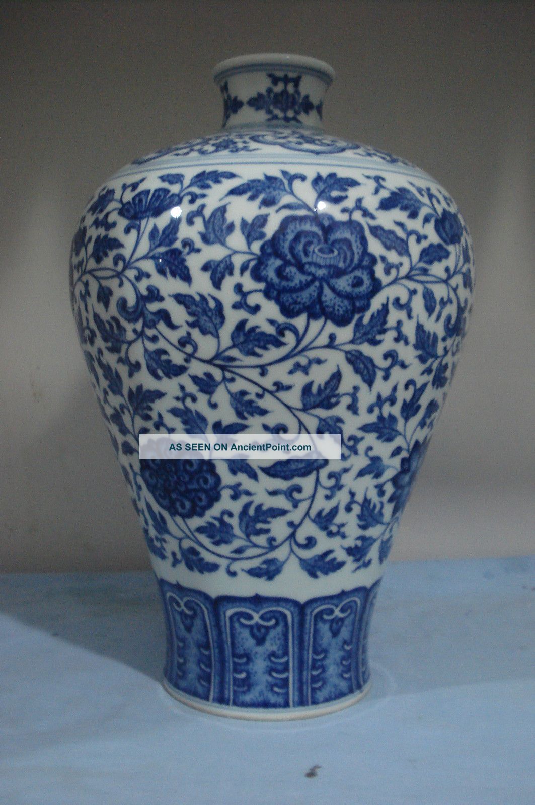 Chinese Blue & White Teng Zhi Lian Porcelain Vase Vases photo