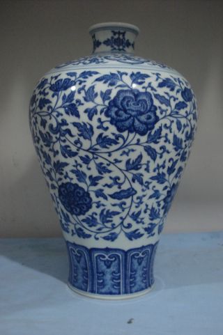 Chinese Blue & White Teng Zhi Lian Porcelain Vase photo