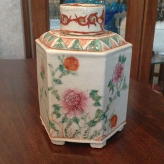 Chinese Famille Rose Porcelain Early 19th Century Vase/urn With Lid photo