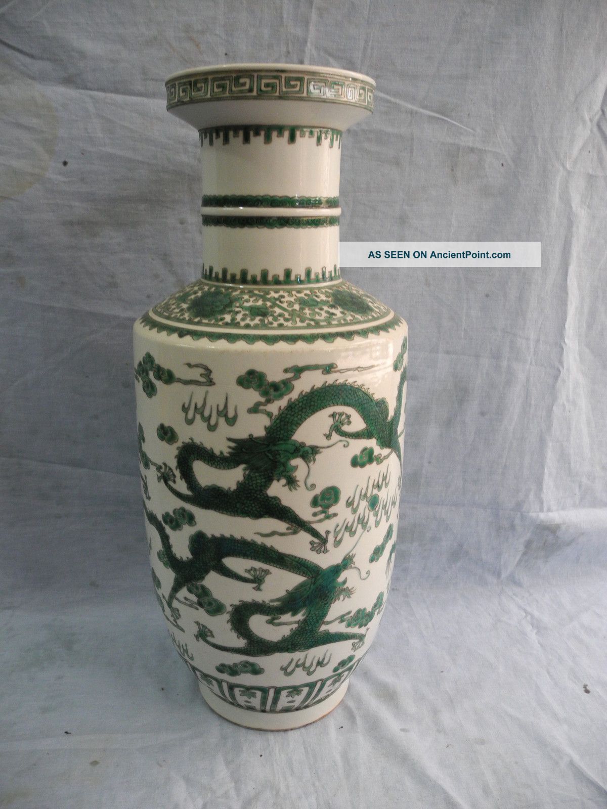 Green Dragons Porcelain Vase Mark Vases photo