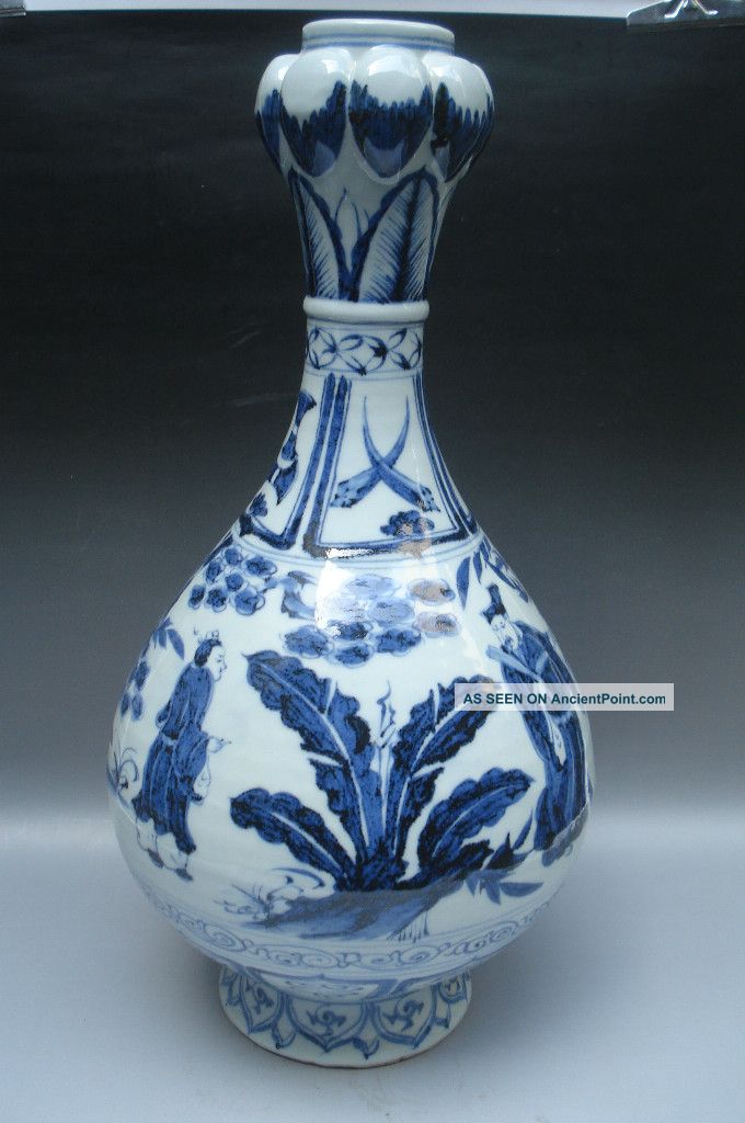 Chinese Blue & White Persons Garlic Porcelain Vase Vases photo