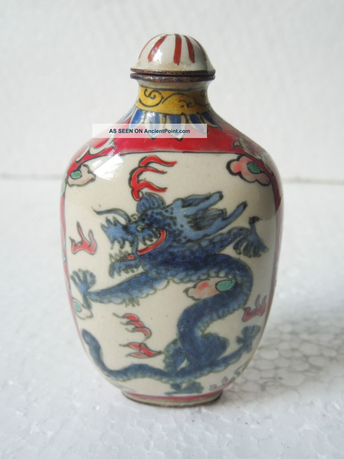 Chinese Qing Dynasty Qianlong Year Porcelain Snuff Bottle Dragon Snuff Bottles photo