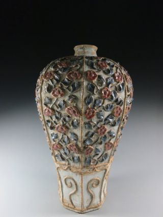 A Stunning Chinese Porcelain Vase photo