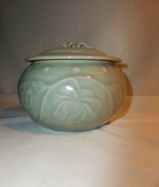 Vintage Chinese Celadon Ginger Jar Lotus Flowers 4.  5 
