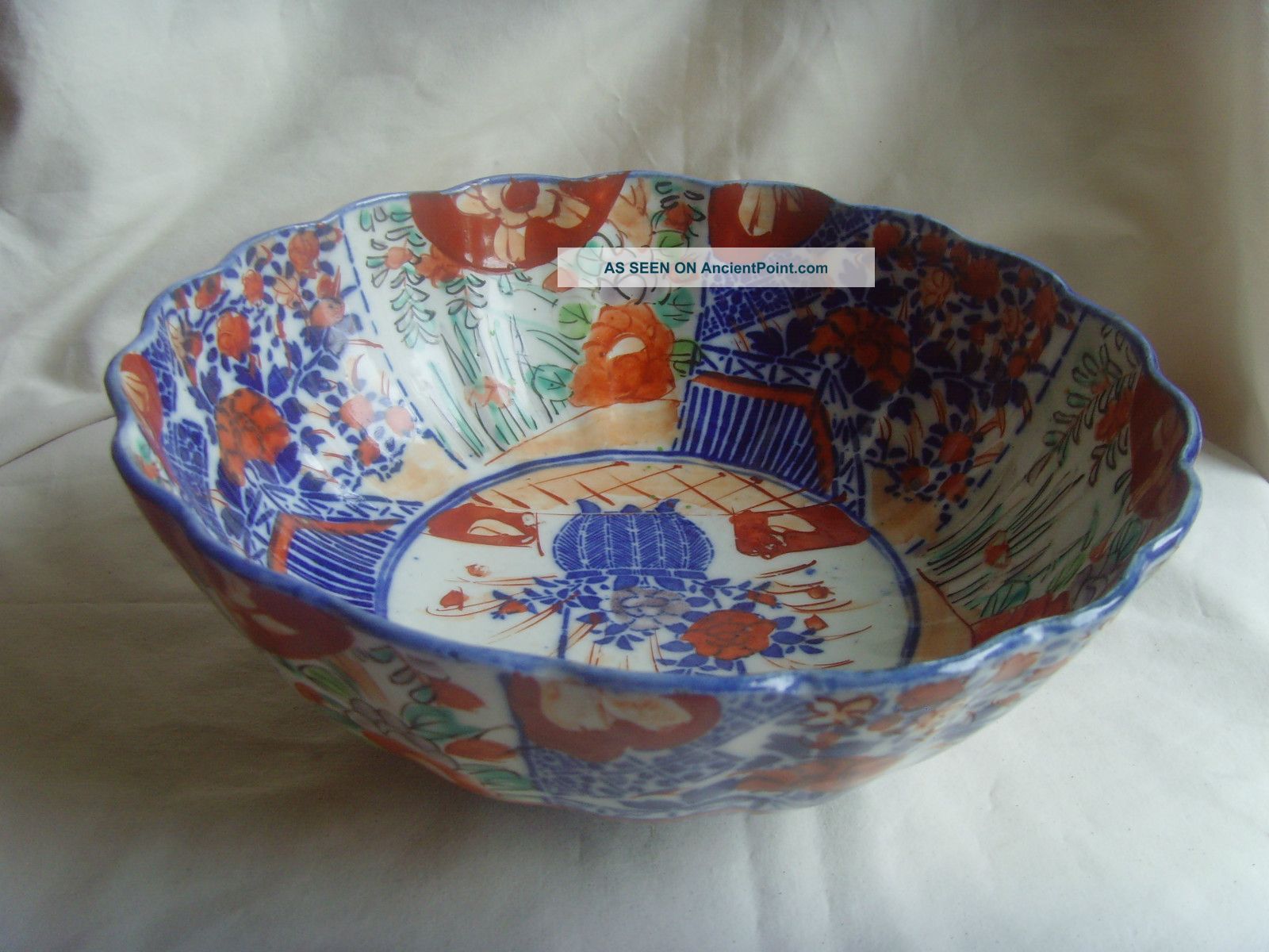 19th Century Meiji Period Arita Imari Scalloped Edge Porcelain Bowl Porcelain photo