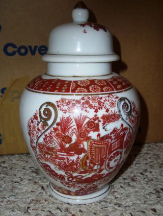 Porcelain Vintage Chinese Vase photo