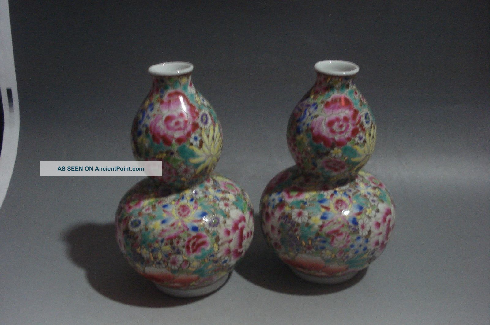 A Pair Famille Rose Gourd Porcelain Vases Vases photo