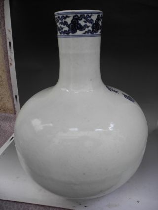 Chinese Blue & White Glaze Carved Dragons Porcelain Tianqiu Vase photo