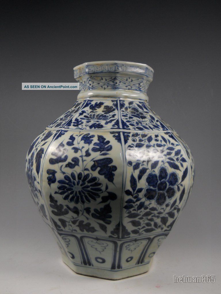 A Fine Chinese Blue And White Porcelain Jar Pot Vases photo