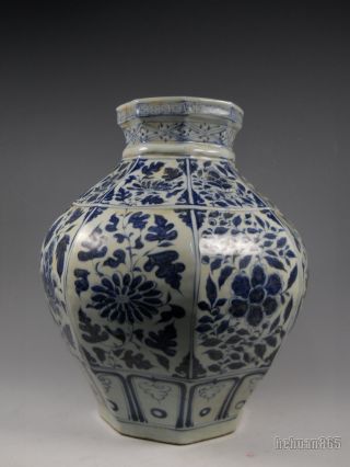 A Fine Chinese Blue And White Porcelain Jar Pot photo