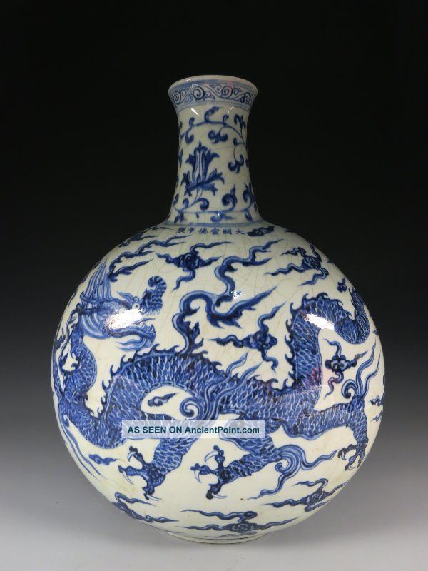 A Stunning Chinese Blue And White Porcelain Dagon Vase Vases photo