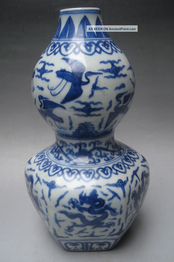 Chinese Blue & White Dragons Porcelain Gorud Vase Vases photo