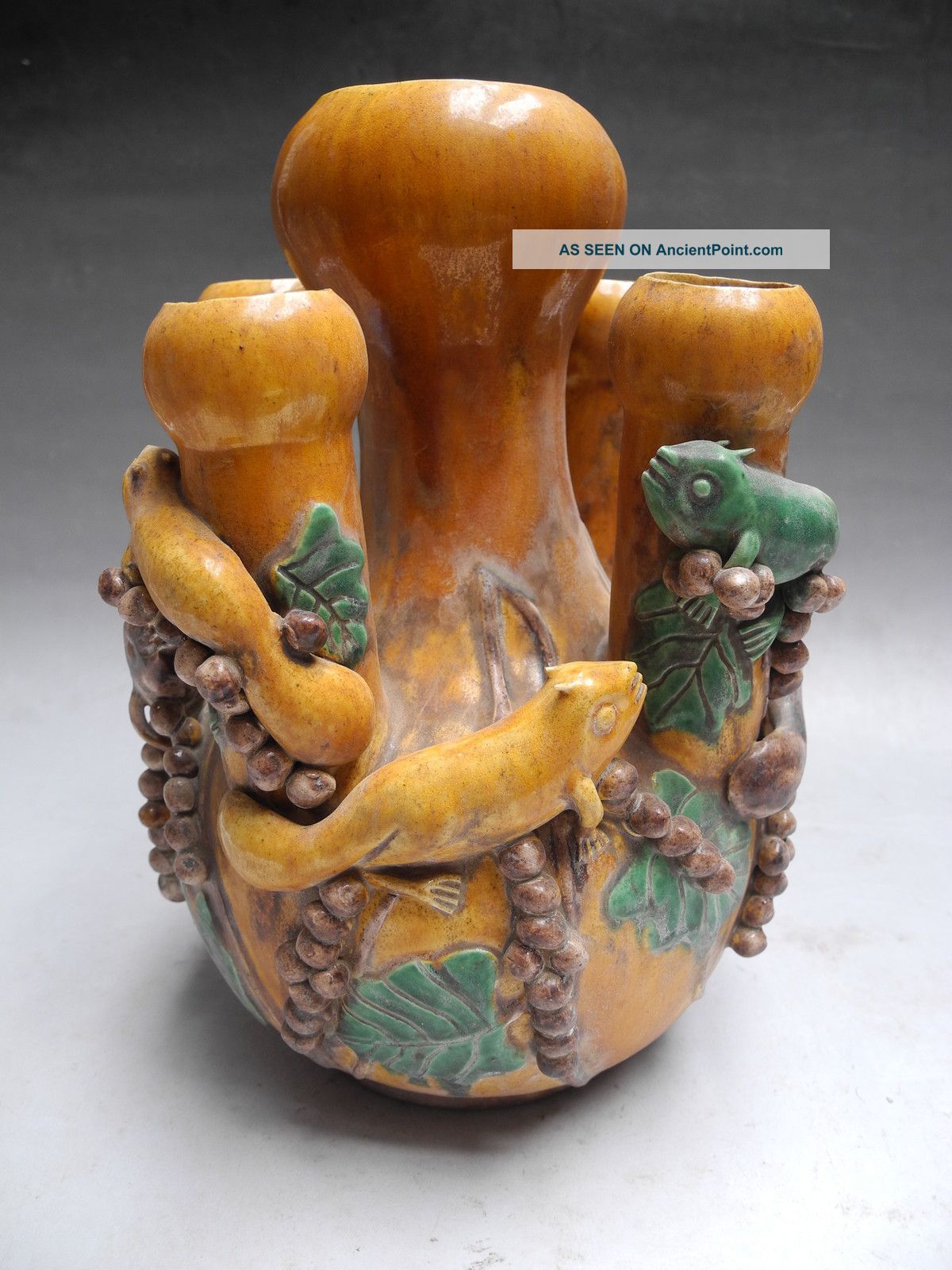 Chinese San Cai Kangaroo Grape Tulip Porcelain Vase Kangxi Marked Vases photo