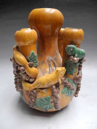 Chinese San Cai Kangaroo Grape Tulip Porcelain Vase Kangxi Marked photo