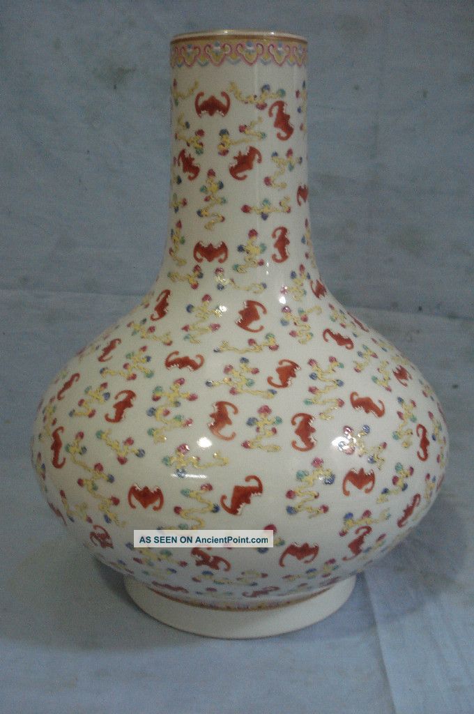 Chinese Famille Rose Gilt Bat Porcelain Vase Vases photo