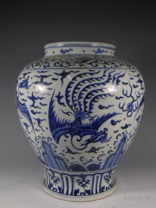 A Fine Chinese Blue And White Porcelain Pot photo