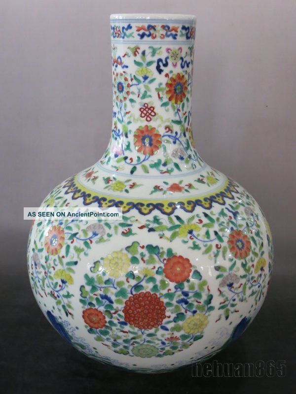 A Stunning Chinese Doucai Porcelain Vase Vases photo