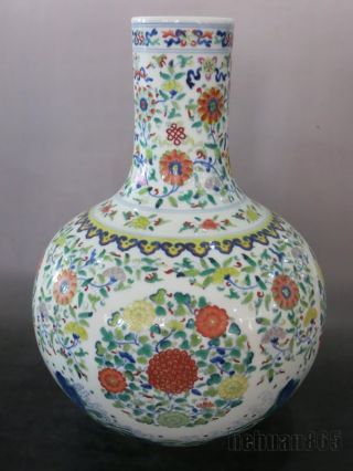 A Stunning Chinese Doucai Porcelain Vase photo