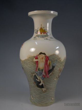 A Rare Stunning Chinese Famille Rose Porcelain Vase photo
